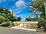 周辺：昭和橋公園■緑いっぱいの自然に囲まれた公園です。お父さんの休日には運動用具をもってキャッチボールしたり、サッカーしたりと幅広い遊びを可能にしてくれます。 300m