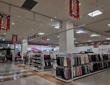 西松屋ヨシヅヤJR蟹江駅前店■ベビー服・子供服・マタニティ専門店。ベビー服・ベビー用品や新生児服、授乳服、キッズ服まで幅広く取り扱っています。 690m