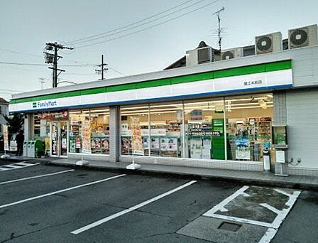 ファミリーマート蟹江本町店■「あなたとコンビに」ファミリーマート。24時間営業のコンビニは生活環境に欠かせません♪Tカードなどがご利用いただけます! 530m