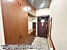 玄関：※本画像はAIにより家具を消去したイメージです。実際の室内には居住中の家具・小物がございます。