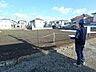その他：05.現地ロケーション資料だけでは充分な情報が得られなかった場合、造成課のメンバーが現場に足を運んで、周辺環境や擁壁の状態、地盤沈下のサインが出ていないかなど、現場をくまなくチェックします！