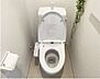 その他：【高機能トイレ】温水洗浄便座付きのトイレです。汚れてもサッとひと拭きでお手入れ簡単。節水仕様でしっかり洗浄できます。環境にやさしく、しかも経済的です。