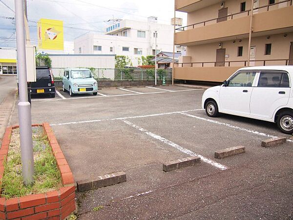 画像17:駐車場に車を止められます