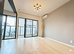 躯体が外側にあることから使いやすい形のリビングです。大きな窓が空間をさらに豊かにしております。(CG加工有)