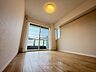 室内：住まう方でカスタマイズしていただけるシンプルなデザインの内装。ご自身で素敵な空間を創り上げられます。