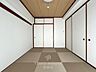 室内：様々な使い方ができる和室付。お客様がいらした時、お子様の遊び場、寝室など和室があるのは嬉しいですね♪