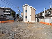 2026年7月完成予定です。駅まで徒歩3分の立地。是非お気軽にお問い合わせください。