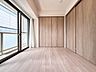 寝室：家具の配置のし易い室内です。趣味の部屋としても充分な広さを確保しております。