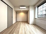 家具の配置のし易い室内です。趣味の部屋としても充分な広さを確保しております。