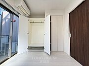 家具の配置のし易い室内です。趣味の部屋としても充分な広さを確保しております。