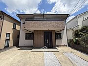 住まい探しは街探し。みんなが街探しのポイントにしているのは何。　第1位は過半数が支持した納得の 「交通の利便性」。続いて3割以上の人が「住環境」と「公園、緑地の充実」です。