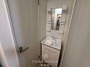 白を基調とした、シンプルながらも落ち着くデザインです。