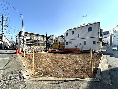 外観:青空の下、陽光が降り注ぐ広々とした更地です。この場所から、家族の夢を育む理想のマイホームが始まります。子育て世代に嬉しい、穏やかな住環境が魅力です。 外観:青空の下、陽光が降り注ぐ広々とした更地です。この場所から、家族の夢を育む理想のマイホームが始まります。子育て世代に嬉しい、穏やかな住環境が魅力です。
