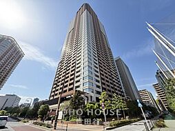 住む人を映し出す洗練された佇まいは、いつまでも輝き続けながらいつしか街の風景に溶け込んでいきます。