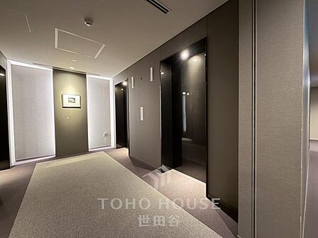 住まいに相応しい品格。住まう方々の誇りと愛着を育むアプローチのグランドエントランス。