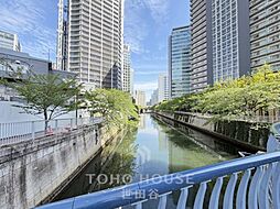 美しい夜景が一望できる趣のある空間。日常生活の中にちょっとした非日常のような時間を。明かりの灯る町並みを見ながら大切な家族との時間を噛みしめられます。