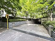 最上階×角部屋×ルーフバルコニー付き住戸。「成城学園前」駅まで徒歩圏内です。是非お気軽にお問い合わせください。