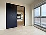 寝室：新規内装フルリフォーム物件です。(26年4月完工)最上階・角部屋陽当たり・眺望良好トランクルーム付き(無償)