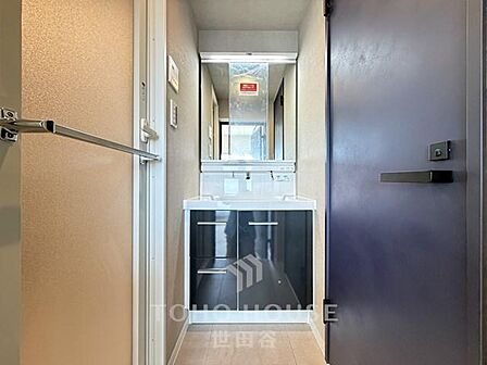 新規内装フルリフォーム物件です。(26年4月完工)最上階・角部屋陽当たり・眺望良好トランクルーム付き(無償)