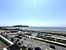 その他：ヨーロピアンスタイルの外観。充実の共用施設。海水浴場まで約220m。