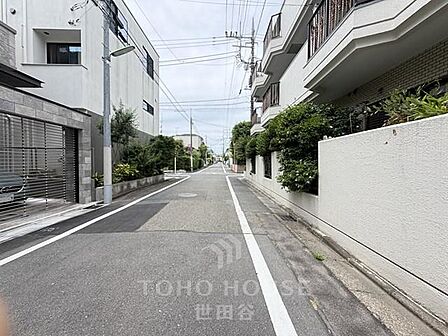 4LDK+2S。ゆとりを持って過ごせる3階建て邸宅。駅まで徒歩6分です。是非お気軽にお問い合わせください。