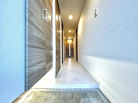 南西向き・陽当たり良好です。デザイナー監修のフルリノベーション住宅！是非お気軽にお問い合わせください。