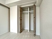 南西向き・陽当たり良好です。デザイナー監修のフルリノベーション住宅！是非お気軽にお問い合わせください。