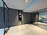 エントランス：新築未入居、分譲マンション。南向き・陽当り、眺望良好。是非お気軽にお問い合わせください