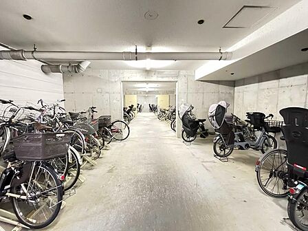駐輪場：詳細はお問い合わせ下さい