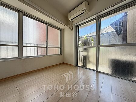 南向き・2階部分。駅まで徒歩1分の立地。即入居可能です。是非お気軽にお問い合わせください