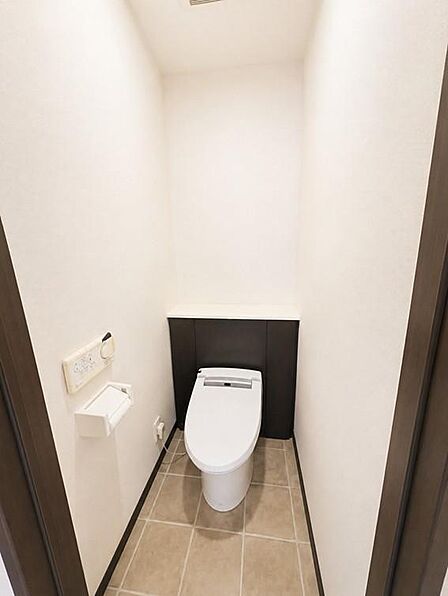 白を基調とした、シンプルながらも落ち着くデザインです。