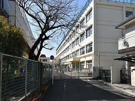 世田谷区立駒留中学校まで約709m