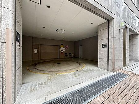 リノベーション物件。最上階・南向き住戸。陽当り・眺望・通風良好。ペット飼育相談可