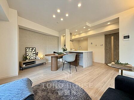 5階部分・南向き。リノベーション物件です。家具付きマンション・エアコン1台付。是非お気軽にお問い合わせください。