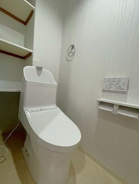 背面の飾り棚は使い勝手◎