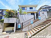 閑静な住宅地で子育て家族にピッタリ。毎日のお散歩も快適な緑に恵まれたエリア！