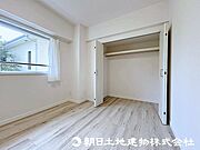 コートやスーツなども収納できるクローゼットとなっております！