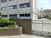 千歳中学校まで約600ｍ！