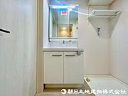 ゆとりの洗面スペースで朝の身支度もスムーズに