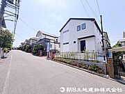 交通量の少ない閑静な住宅街ですので、小さなお子様がいらっしゃるご家庭でも安心してお住まいになれます。