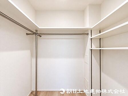 各室にウォークインクローゼットを完備。お荷物が多い方でも安心のスペースです!