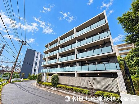 前面道路は車通りの少ない道です。小さなお子様も安心してお過ごしいただけます!