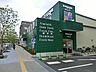 周辺：品揃えが良く、新鮮な生鮮食品が揃うスーパーです。駐車場もあり、まとめ買いにも便利です。