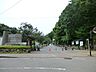 周辺：多摩丘陵に抱かれた広大な自然の中で終日楽しめる総合公園。敷地内には日本民家園や岡本太郎美術館、伝統工芸館、科学館などがあります。