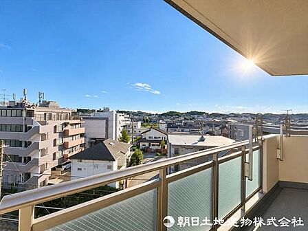 バルコニーからの景色!晴れた日中も夜景も綺麗で気分もさっぱりリフレッシュできそう!