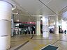 その他：京王相模原線と小田急多摩線の2路線が利用可能。駅前には生活に必要な施設が揃っており、日常の買い物に便利です。自然も多く落ち着いた住宅街が広がっています。