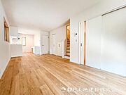 【リビング】家族が同じ空間のリビングにいても程よい距離で過ごせます