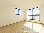 【洋室】床に物を置かないようにするだけで掃除もしやすくなり有効面積も増え清潔感のあるお部屋になります