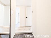 【玄関】どの世帯も安全に出入りができ、いい運気が入ってくる場所には快適な空間を心がけたいですね
