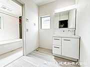 【洗面・脱衣所】使用頻度の高い場所だからこそ便利な空間に。多人数での使用も考えた便利な空間です
